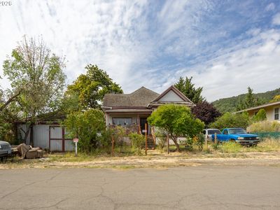 Property at 173 SE Miller Ave, Roseburg, OR
