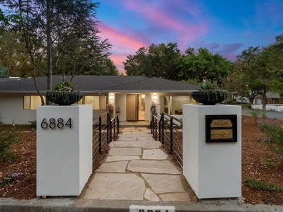 6884 Hampton Dr