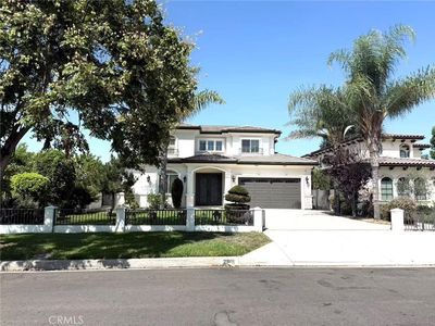 2801 Holly Ave