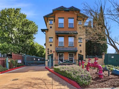 808 Lenzen Ave Unit 107