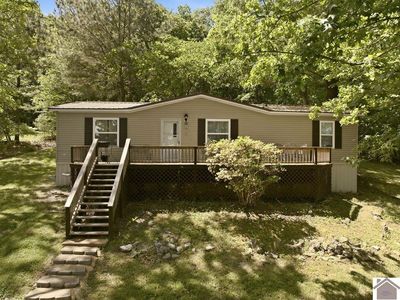 82 Daniel Ln