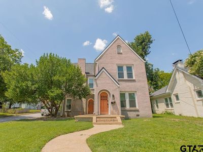 831 W Houston St