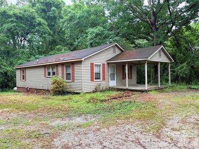 121 Travis Ln