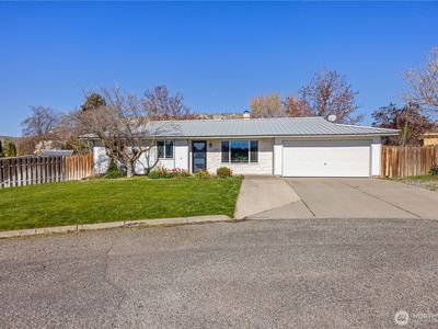 928 Selkirk Place