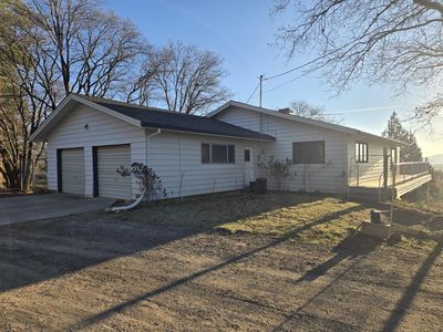 697-775 Bauer Rd