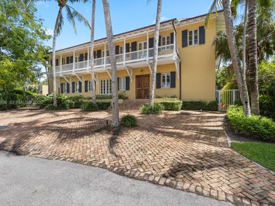 685 Harbor Ln