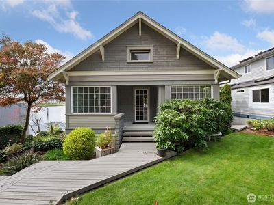 1817 East Bay Drive NE