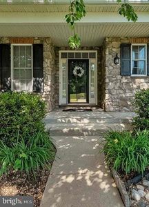 Property at 4 N Henley Dr, Avondale, PA
