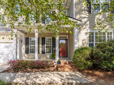 10 Highgrove Ln
