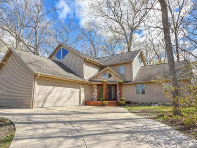 4302 W Woodward DRIVE
