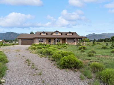 8696 Leah Ln