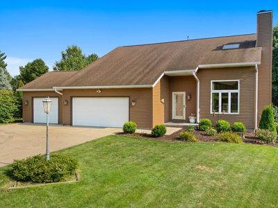 610 Bayside Cir