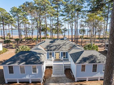 152 Ave Of Oaks