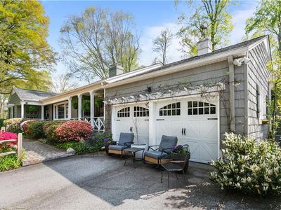 3203 Edgewater Dr
