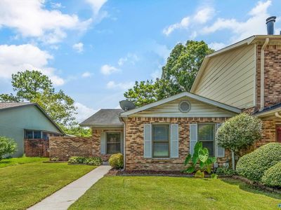 335 Chateau Dr SW