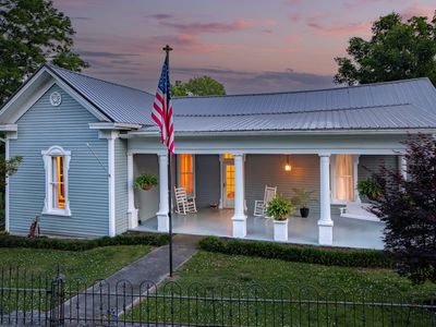 1586 Main St