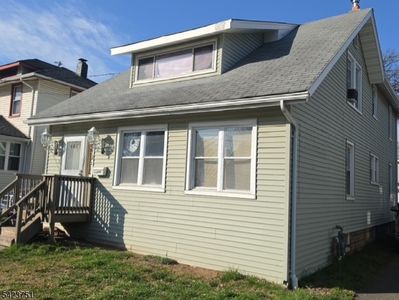 427 Robins St