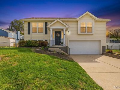 692 Glenshee Dr