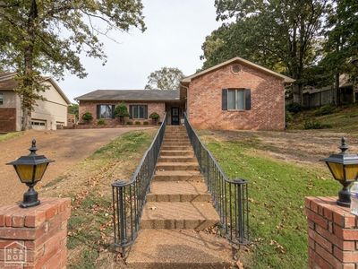 300 E Stroud St