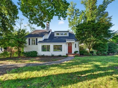 2219 W Friendly Ave