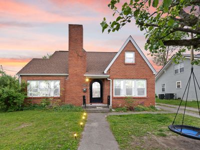 327 Hamlin Ave