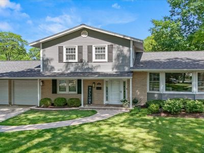 923 E Schirra Dr