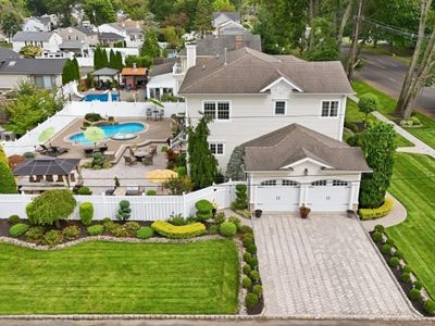156 Boulevard