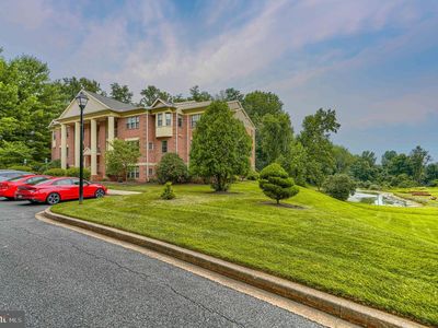1700 Landmark Dr #2H