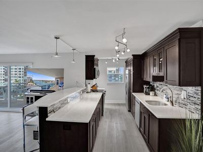 1160 Hillsboro Mile APT 701