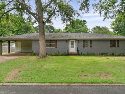 8 Susan Dr