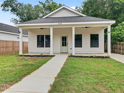 828 Regnault Ave