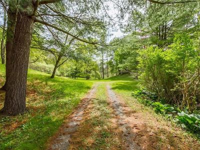 Property at 375 Log Cabin Rd, Victor, NY