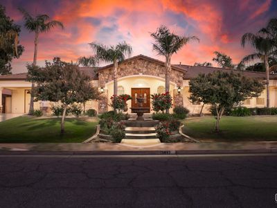 15907 Clos Du Val Ave