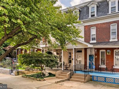 229 Roxborough Ave