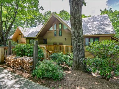 740 Laurelwood