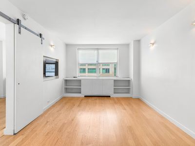 200 E 24th St APT 1105