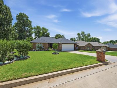 2046 Huntington Rd