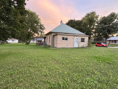810 W Cedar St