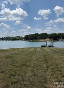 2216 Holly Ln