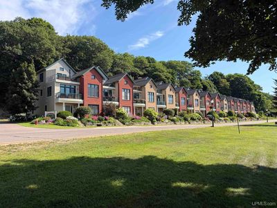 219 N Lakeshore Blvd #5