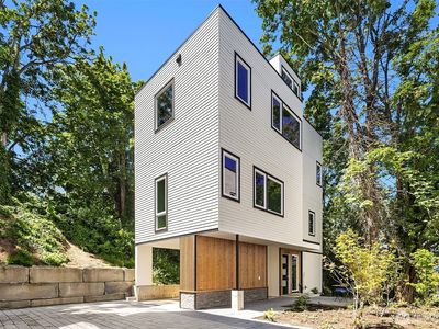 534 W Barrett Street