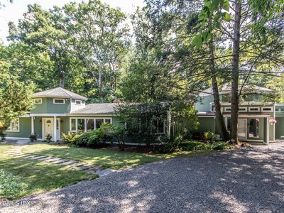 10 Steep Hollow Ln