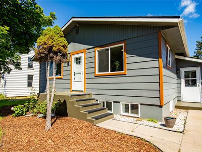 204 8th Ave W