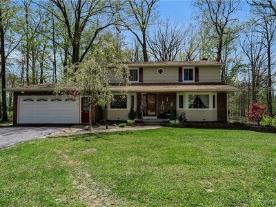 Property at 126 Amberwood Dr, Grand Island, NY