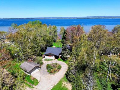 3468 Lakeshore Dr