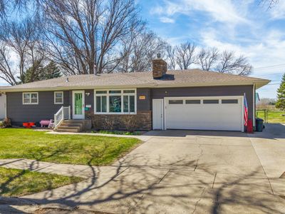 1869 Eisenhower Cir