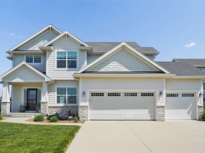 555 NE Bellflower Ct