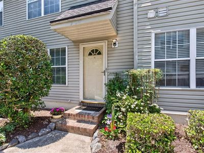 300 London Pointe Ct
