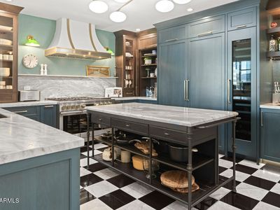 2211 E CAMELBACK Road #902