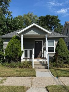 62 W Hayes Ave